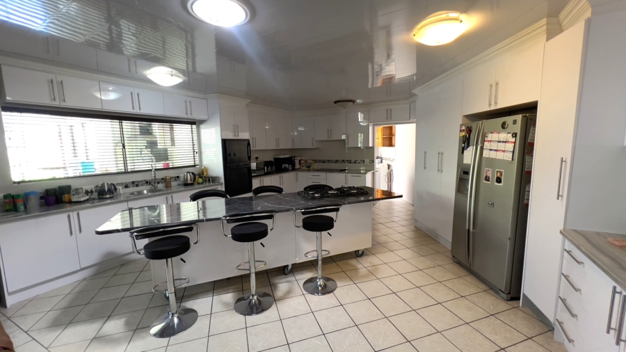 4 Bedroom Property for Sale in Langenhovenpark Free State